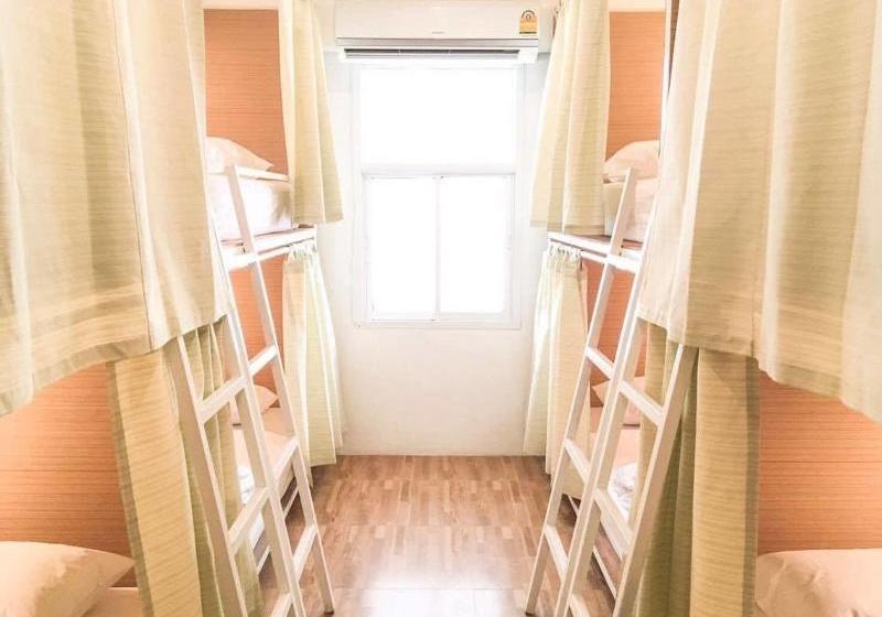 Sook Cafe And Youth Hostel