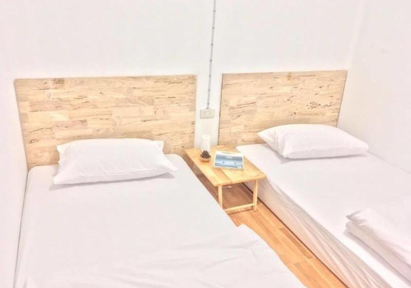 Sook Cafe And Youth Hostel