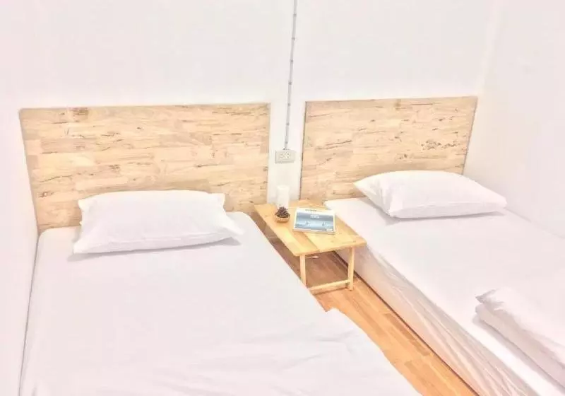 Sook Cafe And Youth Hostel