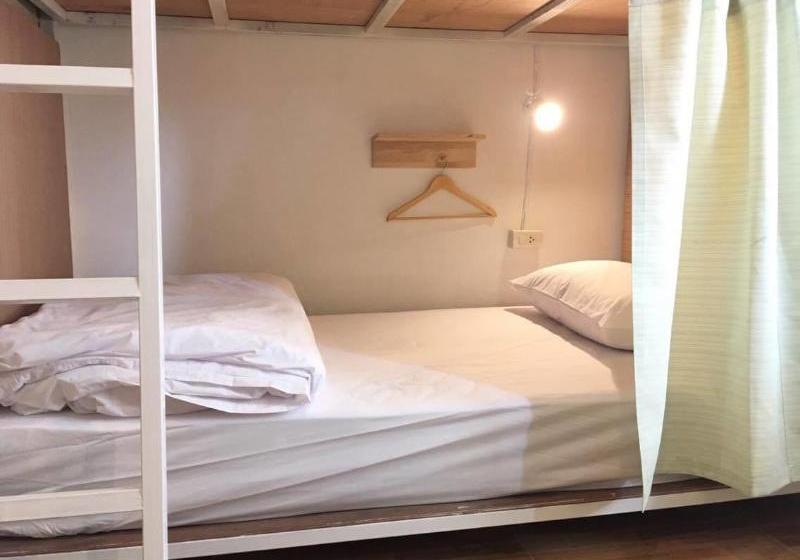 Sook Cafe And Youth Hostel