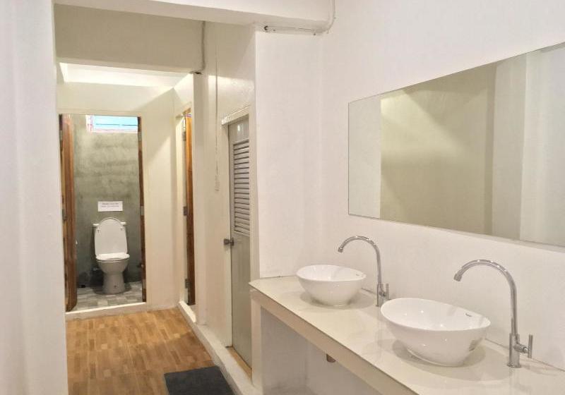 Sook Cafe And Youth Hostel