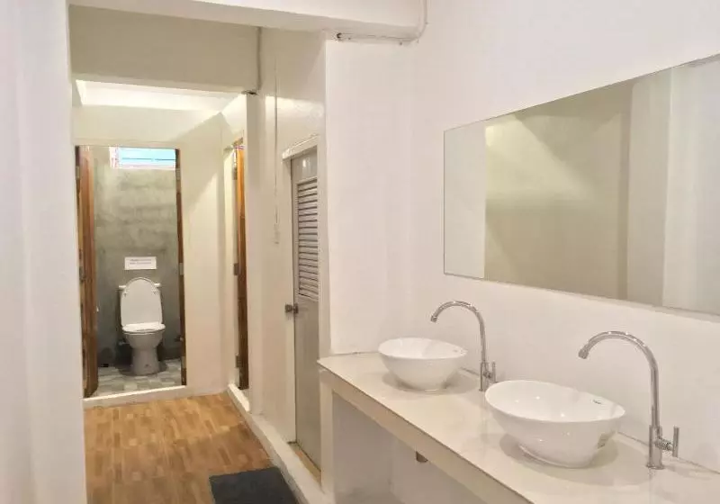 Sook Cafe And Youth Hostel