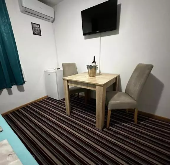 تختخواب و صبحانه Guest House Nana
