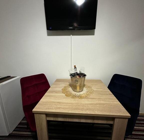 تختخواب و صبحانه Guest House Nana