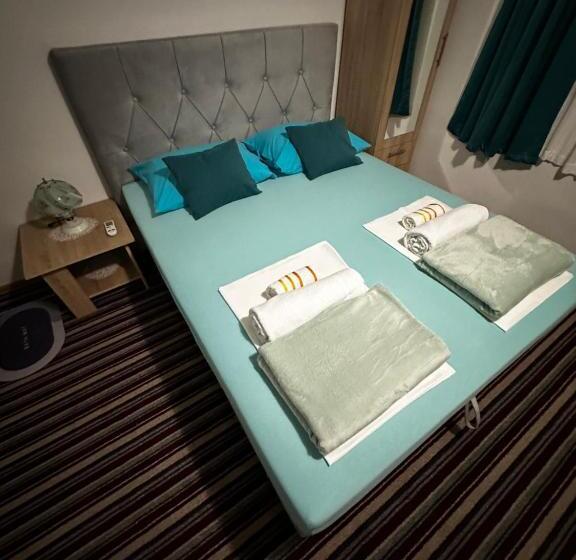 تختخواب و صبحانه Guest House Nana