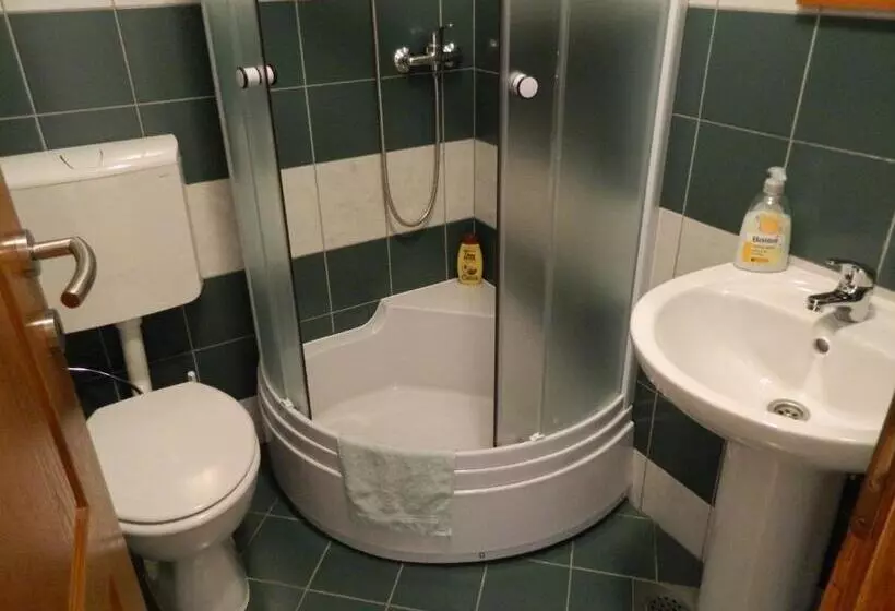 تختخواب و صبحانه Pansion Centar