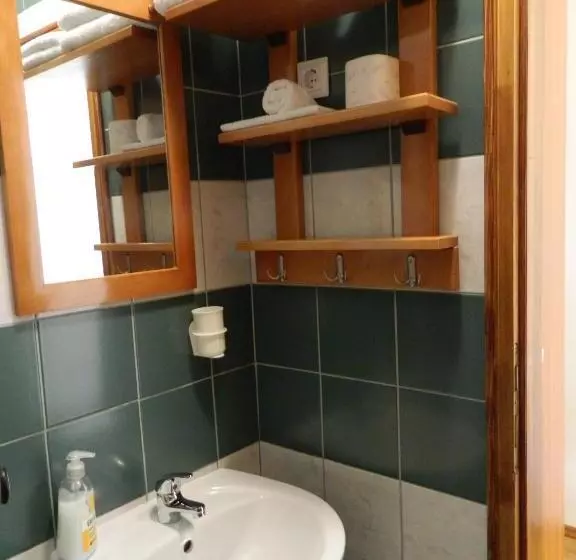 تختخواب و صبحانه Pansion Centar