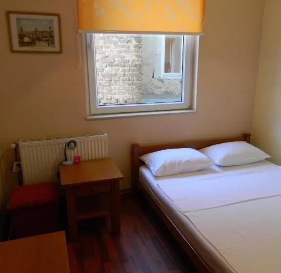 تختخواب و صبحانه Pansion Centar