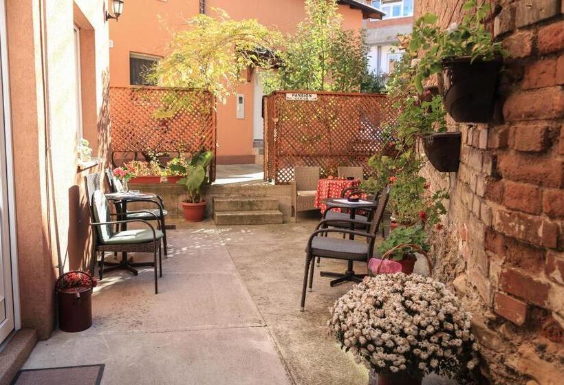 تختخواب و صبحانه Pansion Centar