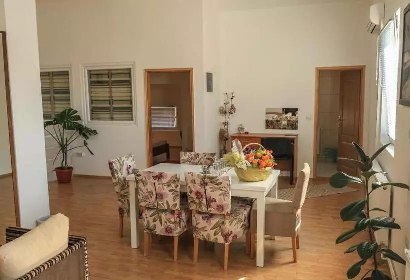 تختخواب و صبحانه Pansion Centar