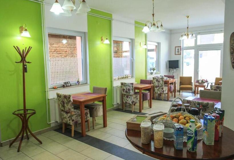 تختخواب و صبحانه Pansion Centar