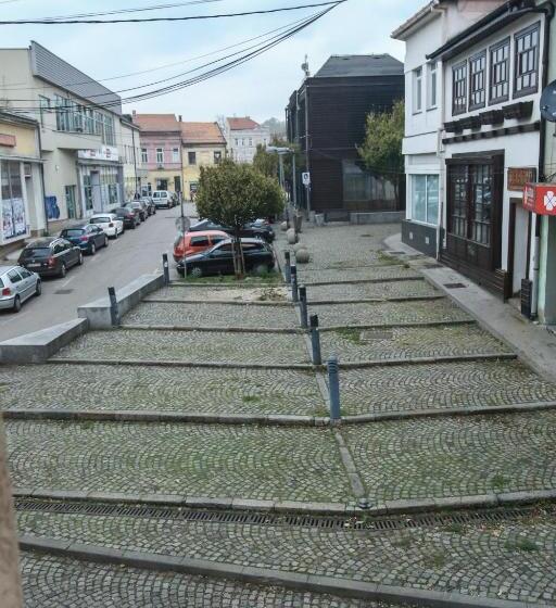 تختخواب و صبحانه Pansion Centar