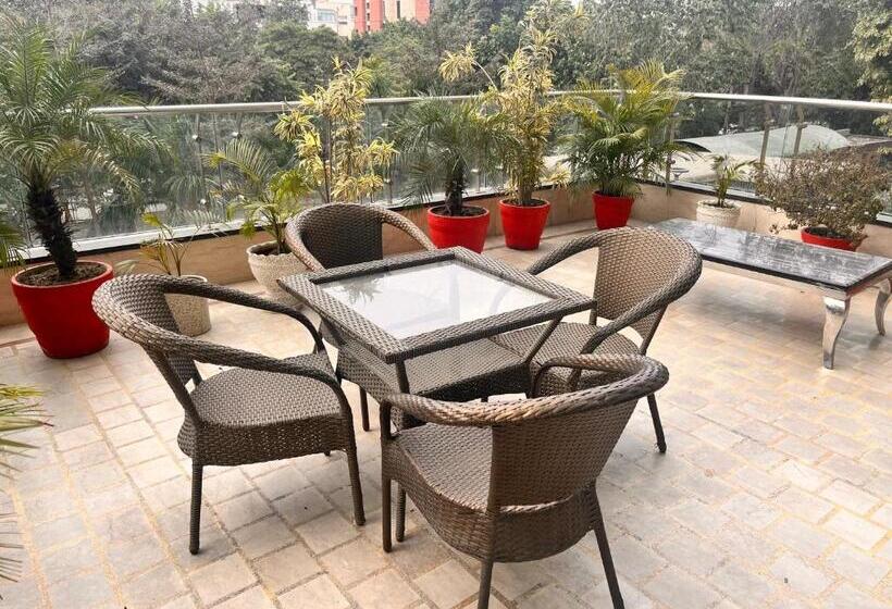 Gazebo Inn & Suites Medanta