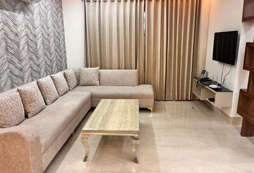 Gazebo Inn & Suites Medanta