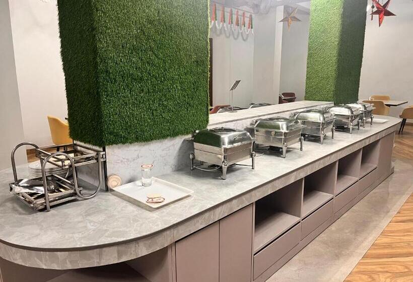 Gazebo Inn & Suites Medanta