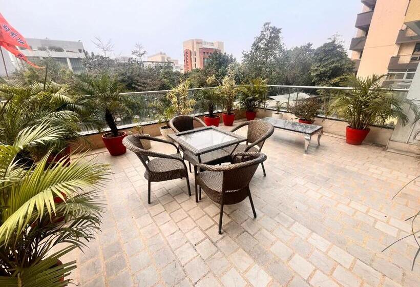 Gazebo Inn & Suites Medanta