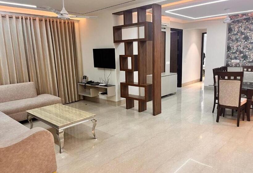 Gazebo Inn & Suites Medanta