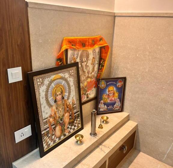 Gazebo Inn & Suites Medanta