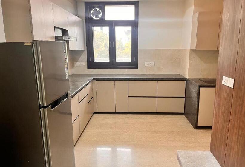 Gazebo Inn & Suites Medanta