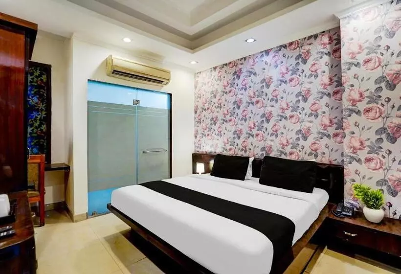 ホテル Super Collection O Sector 5 Ghaziabad Formerly Crown Palace