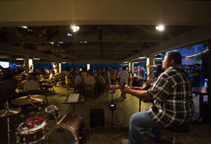 هتل Cove Resort Palau