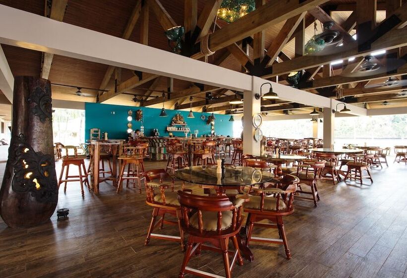 هتل Cove Resort Palau