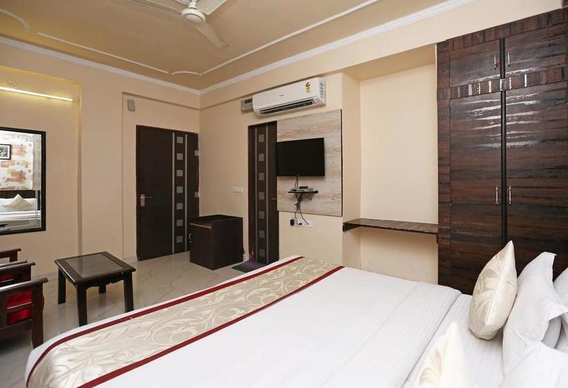 هتل Oyo 3457 Premium  Sky Heights