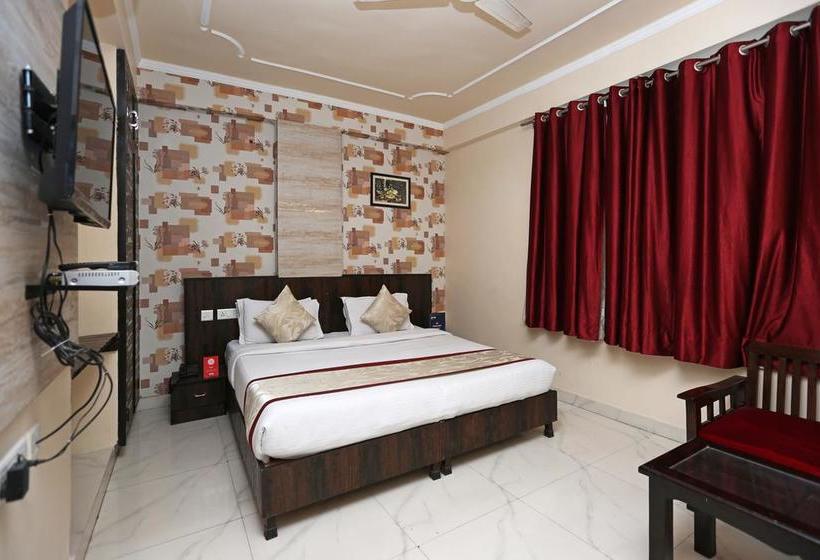 هتل Oyo 3457 Premium  Sky Heights