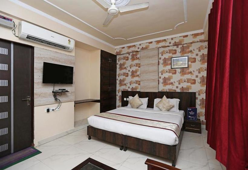 هتل Oyo 3457 Premium  Sky Heights