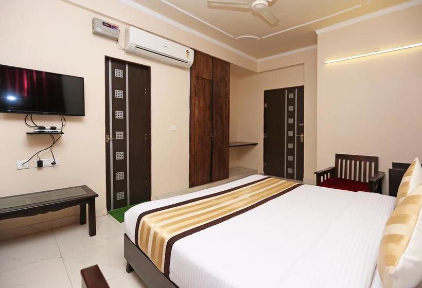 هتل Oyo 3457 Premium  Sky Heights