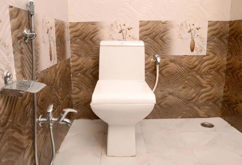 هتل Oyo 3457 Premium  Sky Heights