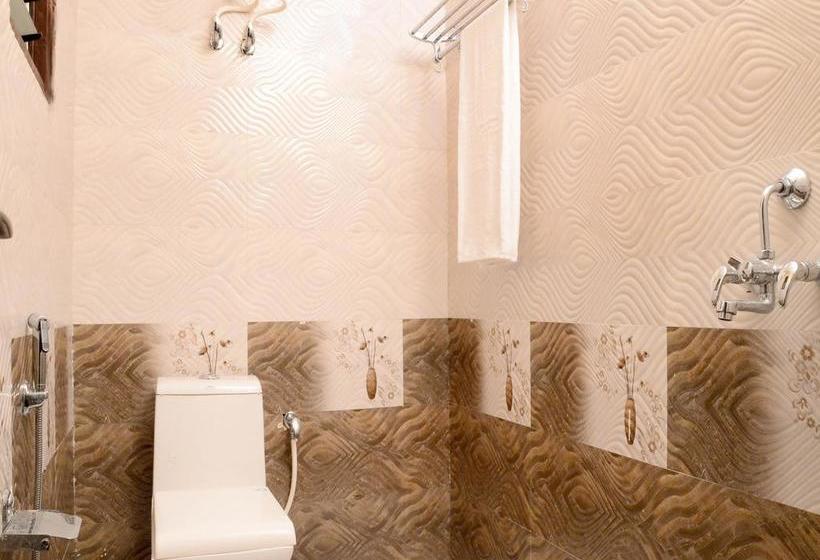 هتل Oyo 3457 Premium  Sky Heights