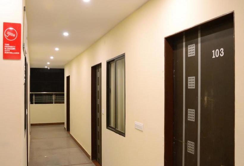 هتل Oyo 3457 Premium  Sky Heights