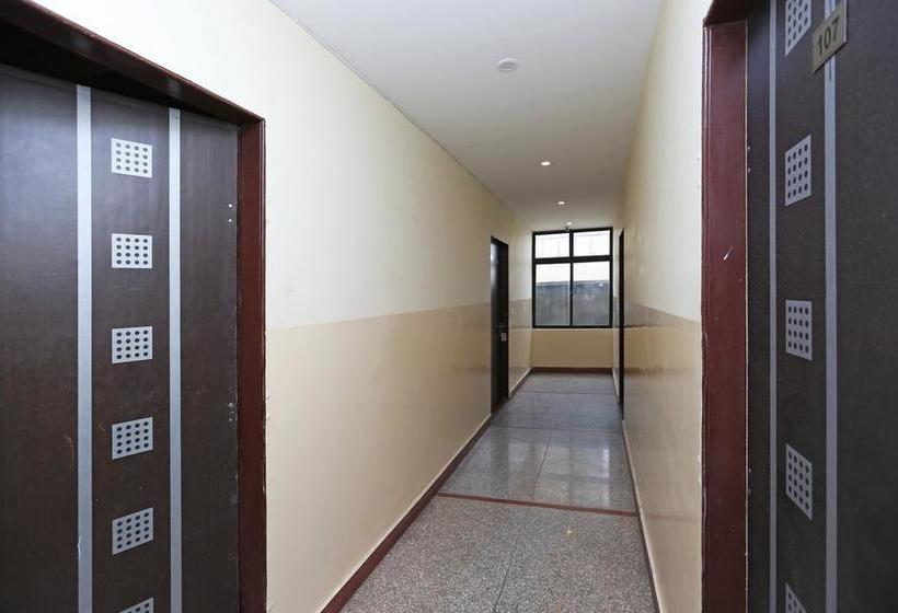 هتل Oyo 3457 Premium  Sky Heights