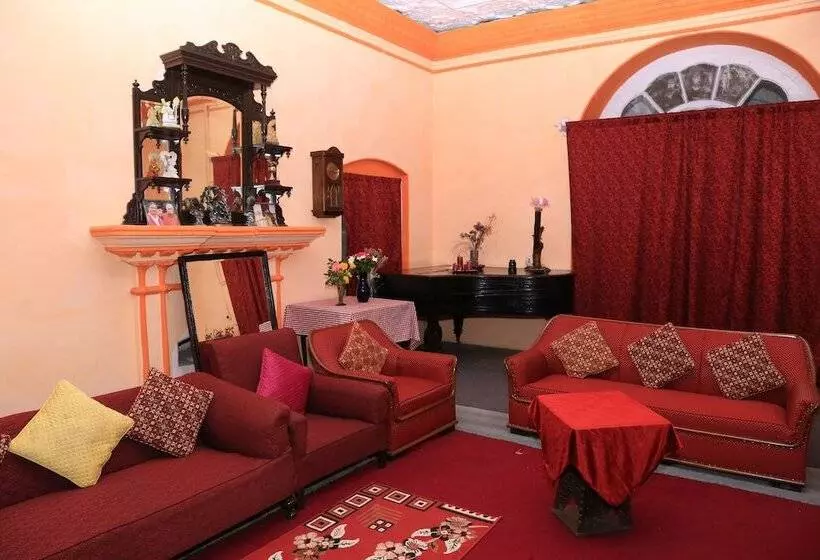 Prince Hotel Mallroad