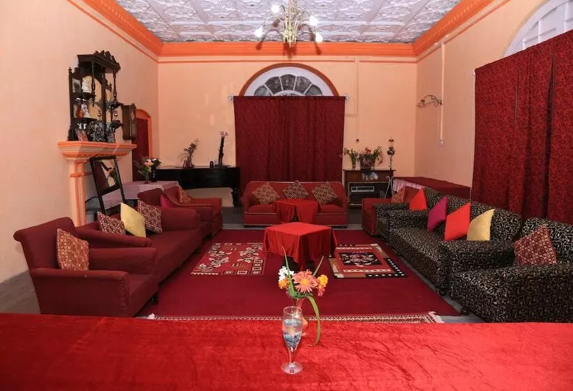 Prince Hotel Mallroad