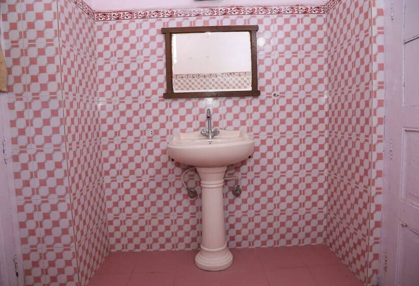 Prince Hotel Mallroad