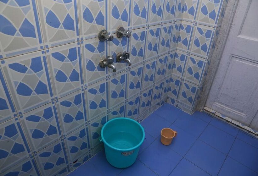 Prince Hotel Mallroad