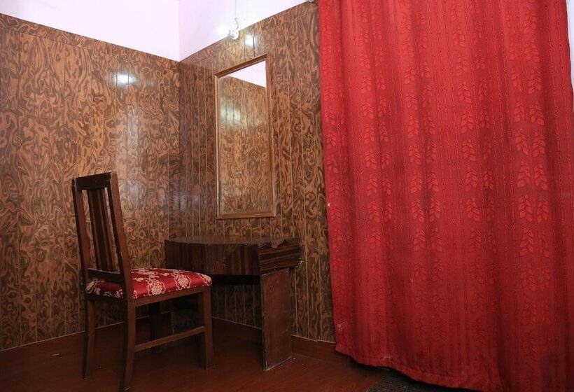 Prince Hotel Mallroad