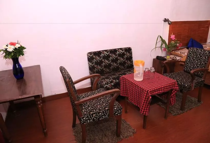 Prince Hotel Mallroad