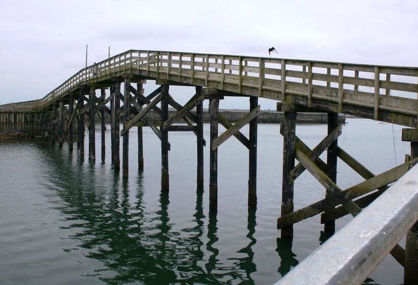 فندق على الطريق Islander Westport