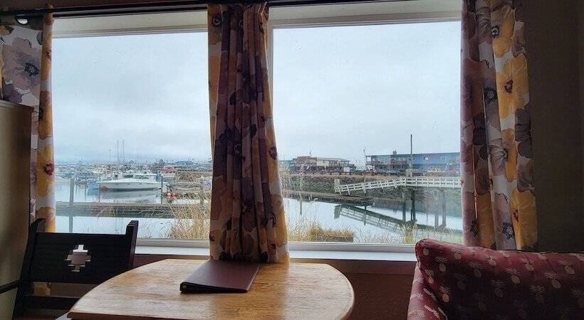 فندق على الطريق Islander Westport