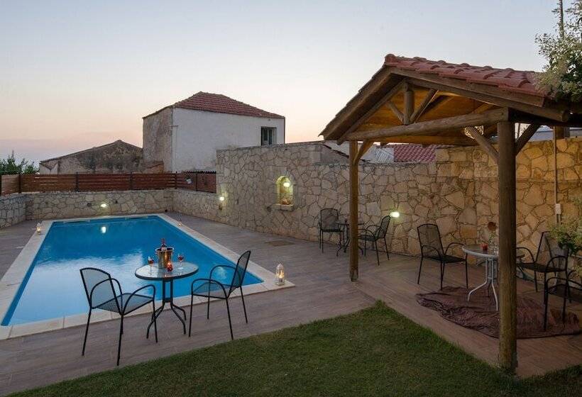 Skandalis Traditional Suites