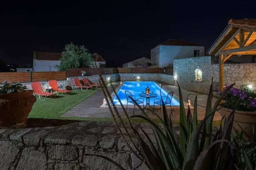 Skandalis Traditional Suites