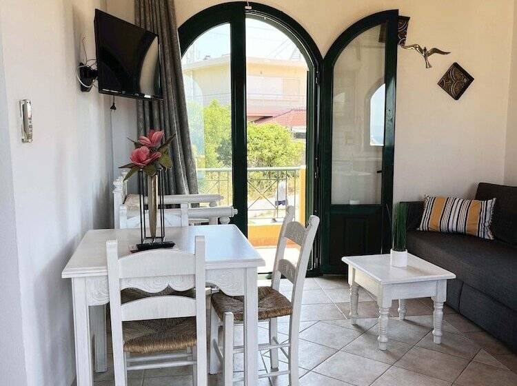 Skandalis Traditional Suites