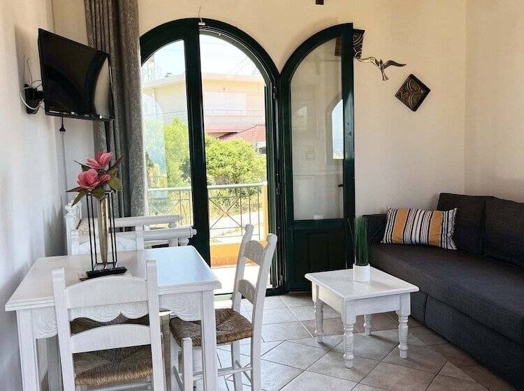 Skandalis Traditional Suites