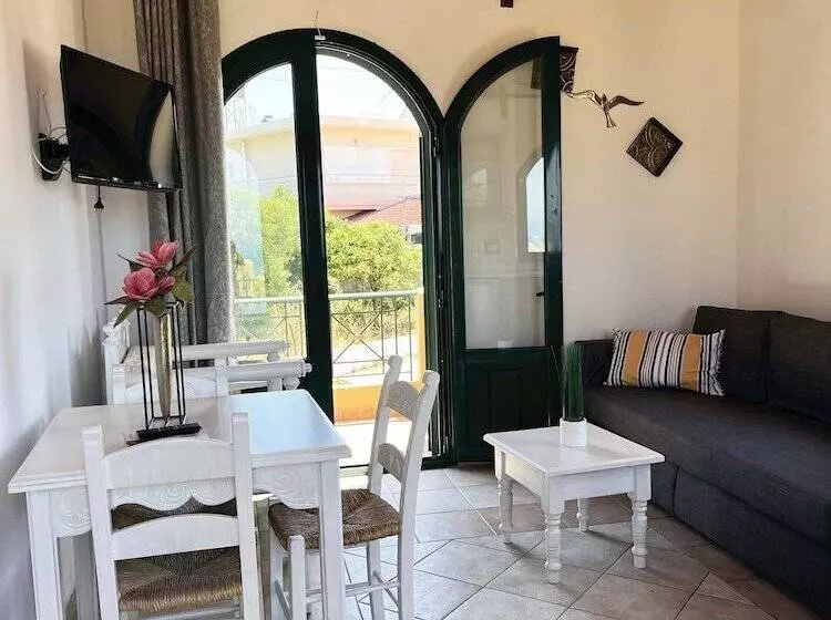 Skandalis Traditional Suites