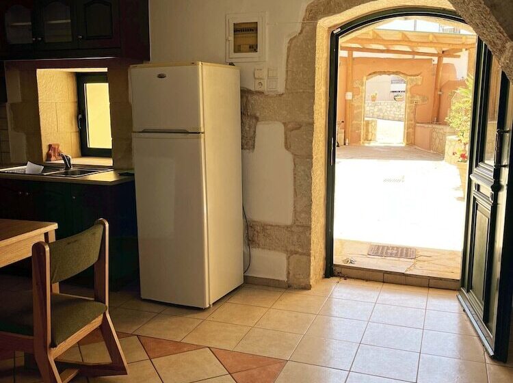 Skandalis Traditional Suites