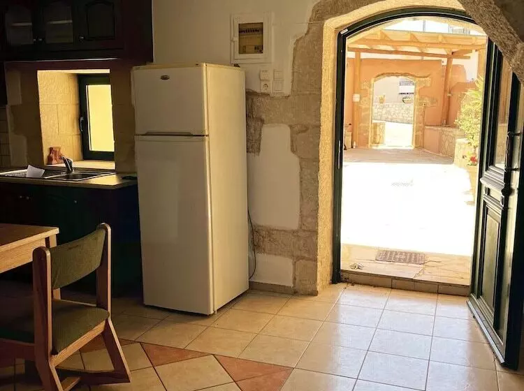 Skandalis Traditional Suites