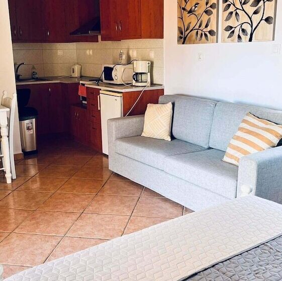 Skandalis Traditional Suites